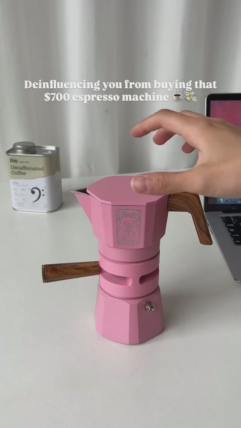 Moka pot reel from @luxuricoffee